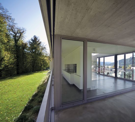 errelab-resina-esterni-patio-2-550×498-2